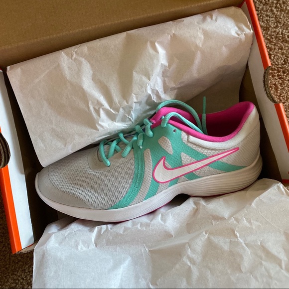 nike revolution 4 big kid